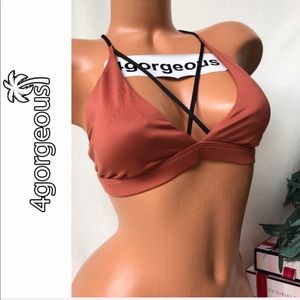 Victoria’s Secret L TRIANGLE STRAPPY SEDONA PLUNGE CAGE SPORT BRA